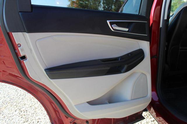 Photo of 2016 Ruby Red Metallic Tinted Clearcoat Ford Edge
