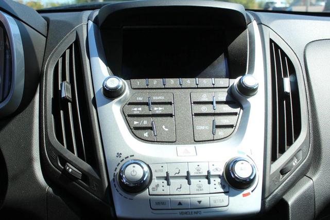 Photo of 2017 White Chevrolet Equinox