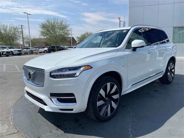 Photo of 2025 Crystal White Volvo XC90 Plug-In Hybrid