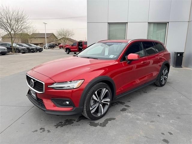 Photo of 2024 Fusion Red Volvo V60 Cross Country