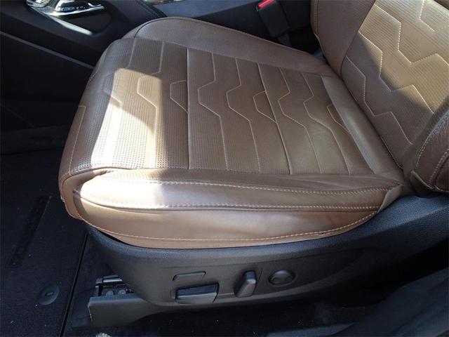 Photo of 2020 Snow White Pearl Kia Telluride