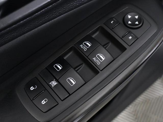 Photo of 2022 Bright White Clearcoat Jeep Cherokee