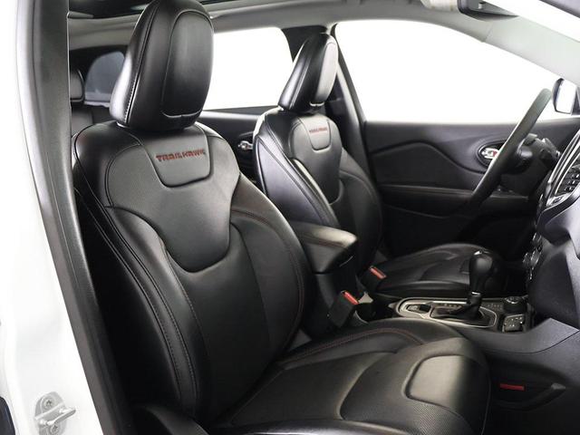 Photo of 2022 Bright White Clearcoat Jeep Cherokee