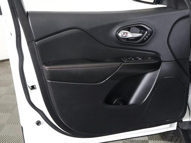 Photo of 2022 Bright White Clearcoat Jeep Cherokee
