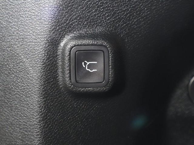 Photo of 2022 Bright White Clearcoat Jeep Cherokee