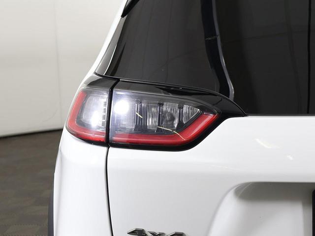 Photo of 2022 Bright White Clearcoat Jeep Cherokee