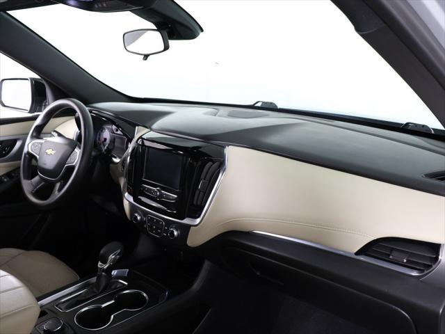 Photo of 2022 Silver Ice Metallic Chevrolet Traverse