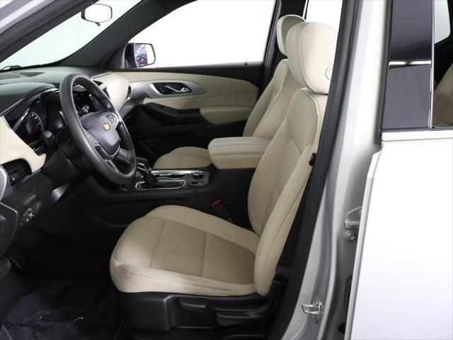 Photo of 2022 Silver Ice Metallic Chevrolet Traverse