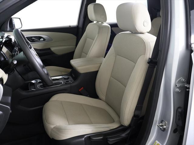 Photo of 2022 Silver Ice Metallic Chevrolet Traverse
