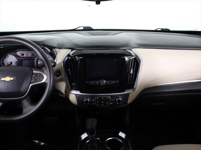 Photo of 2022 Silver Ice Metallic Chevrolet Traverse