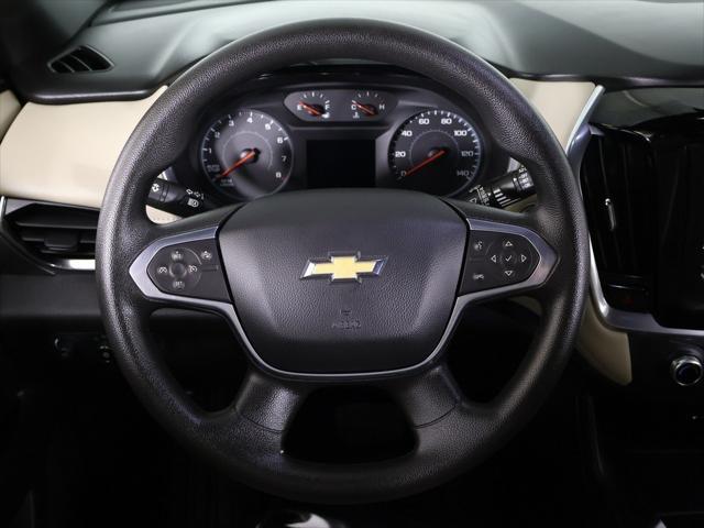 Photo of 2022 Silver Ice Metallic Chevrolet Traverse