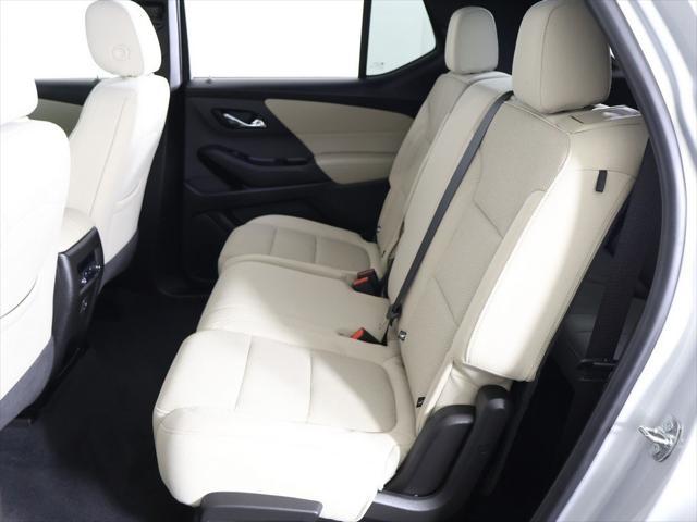 Photo of 2022 Silver Ice Metallic Chevrolet Traverse