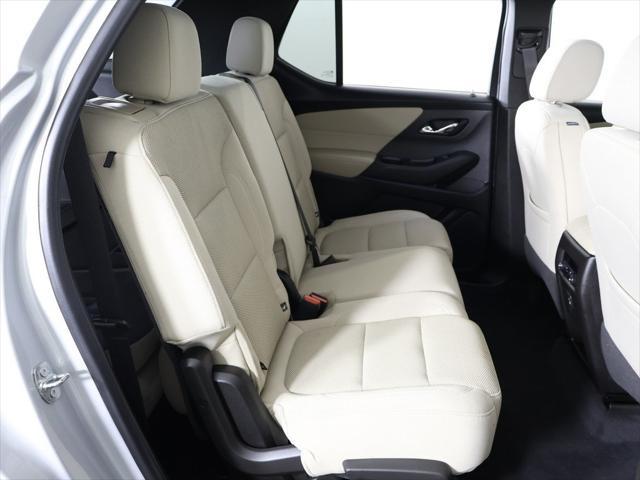 Photo of 2022 Silver Ice Metallic Chevrolet Traverse