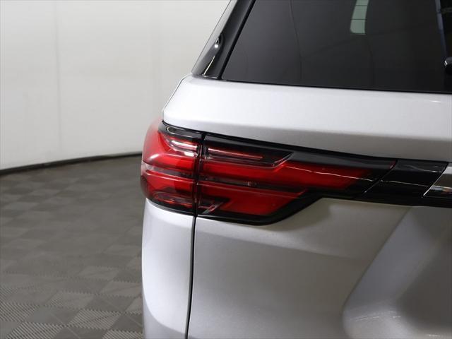 Photo of 2022 Silver Ice Metallic Chevrolet Traverse