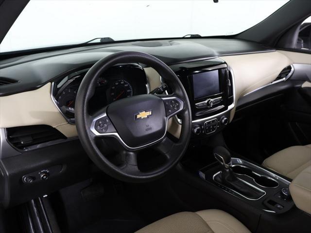 Photo of 2022 Silver Ice Metallic Chevrolet Traverse