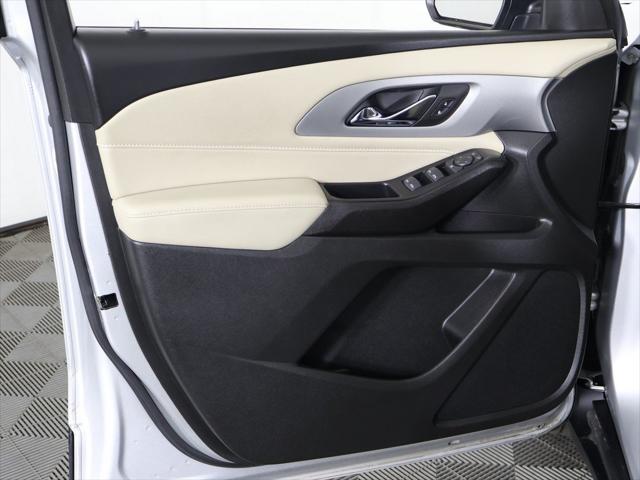 Photo of 2022 Silver Ice Metallic Chevrolet Traverse