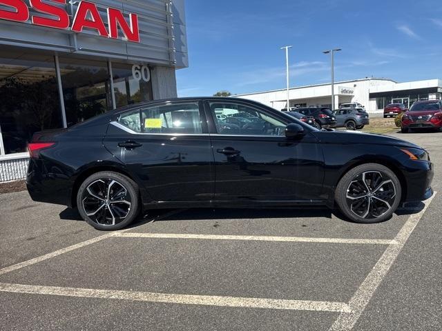 Photo of 2025 Black Nissan Altima