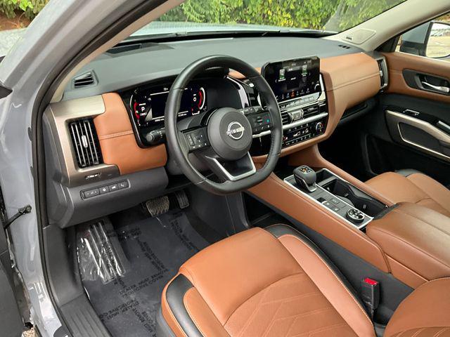 Photo of 2023 Boulder Gray Pearl Nissan Pathfinder