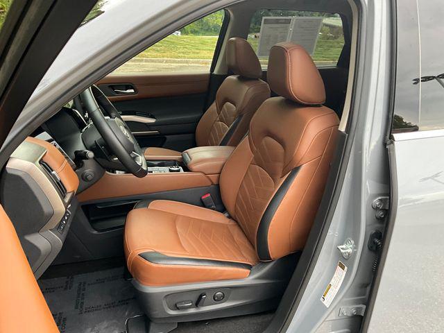 Photo of 2023 Boulder Gray Pearl Nissan Pathfinder