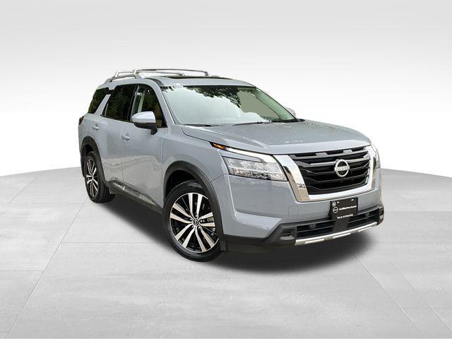 Photo of 2023 Boulder Gray Pearl Nissan Pathfinder