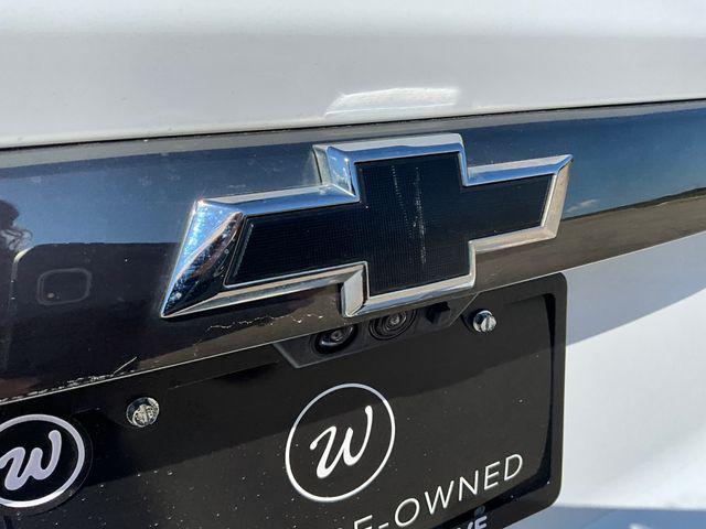 Photo of 2019 Summit White Chevrolet Traverse