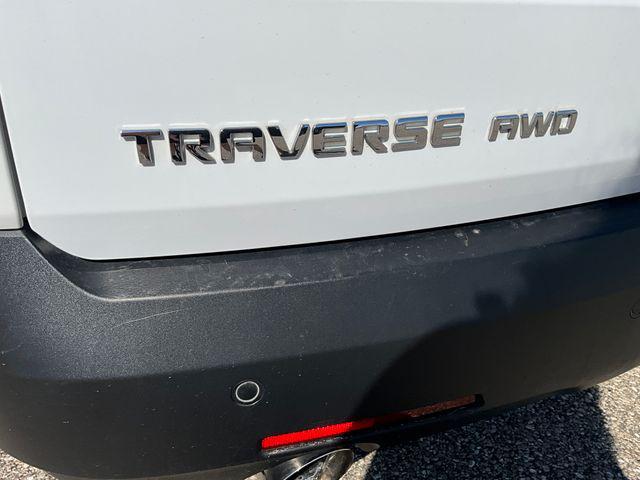 Photo of 2019 Summit White Chevrolet Traverse
