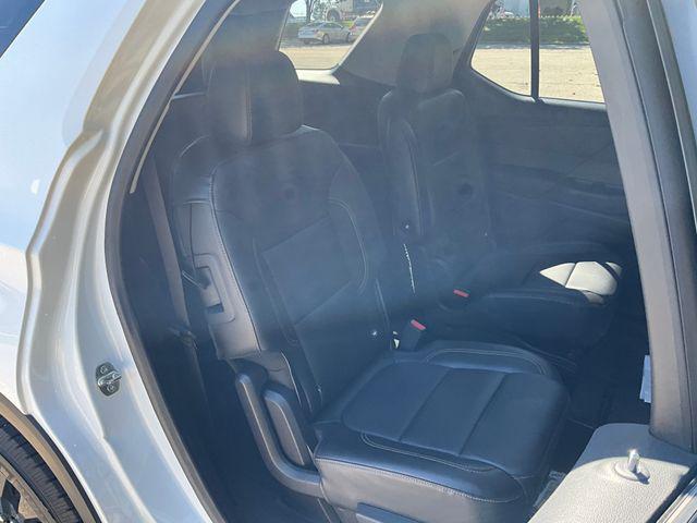 Photo of 2019 Summit White Chevrolet Traverse