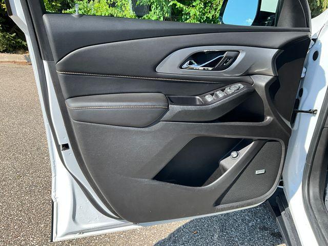 Photo of 2019 Summit White Chevrolet Traverse
