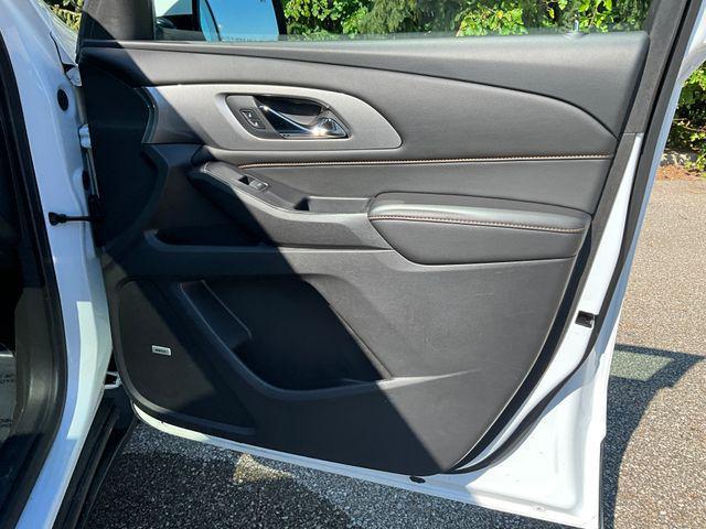 Photo of 2019 Summit White Chevrolet Traverse