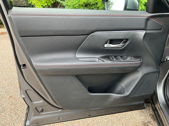 Photo of 2025 Gun Metallic Nissan Kicks