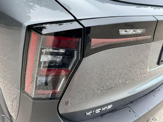 Photo of 2025 Gun Metallic Nissan Kicks