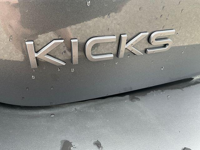 Photo of 2025 Gun Metallic Nissan Kicks
