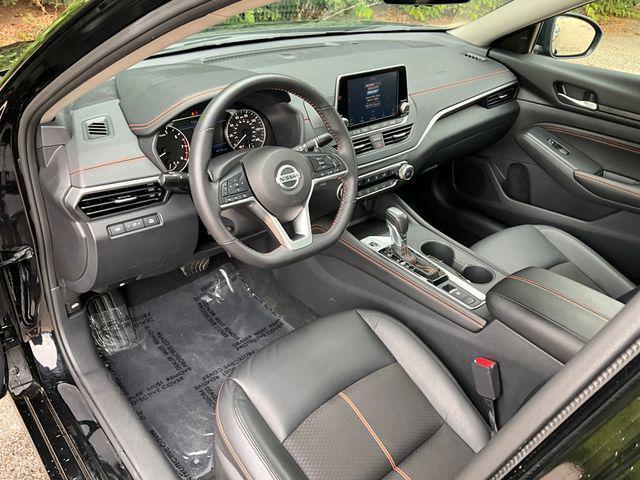 Photo of 2022 Super Black Nissan Altima