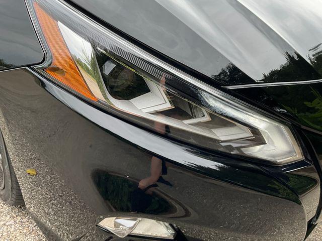 Photo of 2022 Super Black Nissan Altima