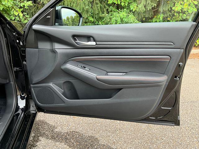 Photo of 2022 Super Black Nissan Altima