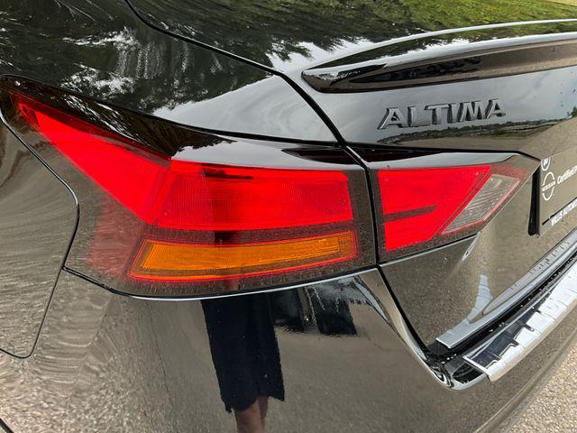 Photo of 2022 Super Black Nissan Altima