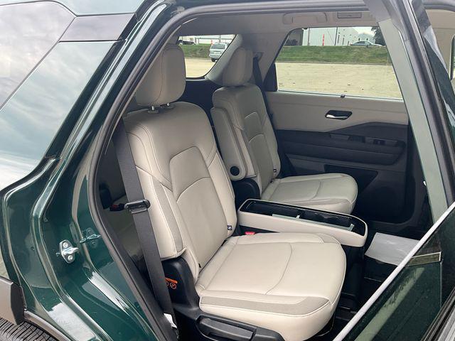 Photo of 2025 Obsidian Green Pearl Nissan Pathfinder