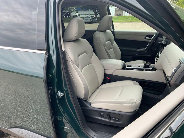 Photo of 2025 Obsidian Green Pearl Nissan Pathfinder