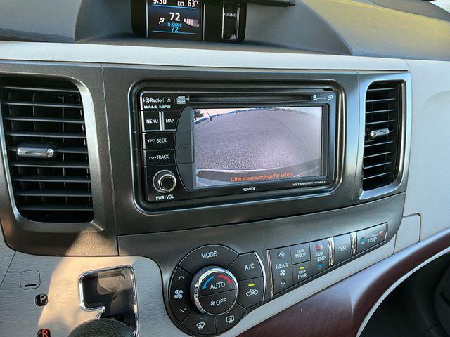 Photo of 2014 Silver Sky Metallic Toyota Sienna