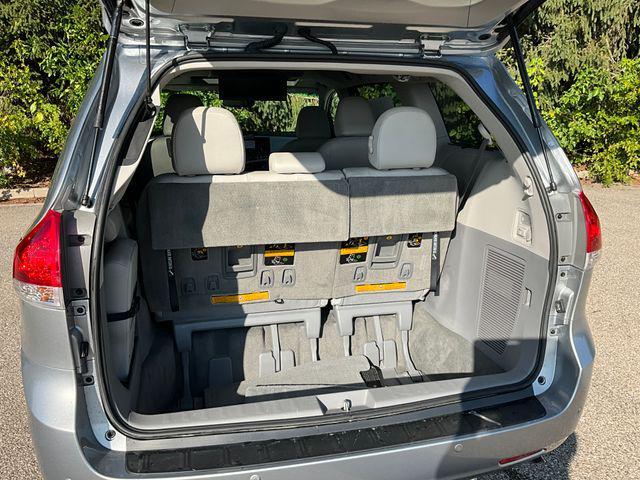 Photo of 2014 Silver Sky Metallic Toyota Sienna