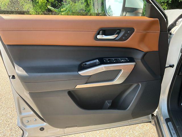 Photo of 2023 Brilliant Silver Metallic Nissan Pathfinder