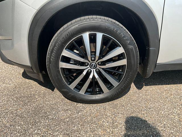 Photo of 2023 Brilliant Silver Metallic Nissan Pathfinder