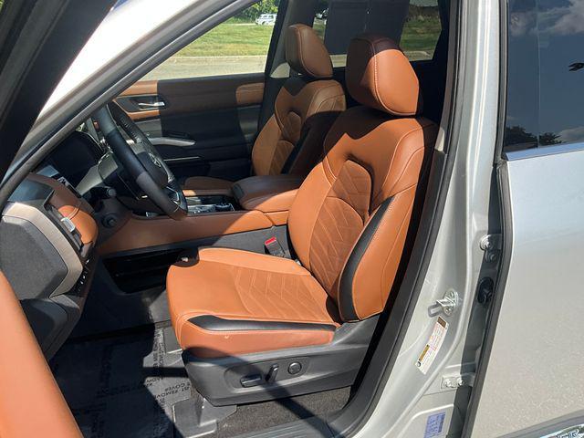 Photo of 2023 Brilliant Silver Metallic Nissan Pathfinder