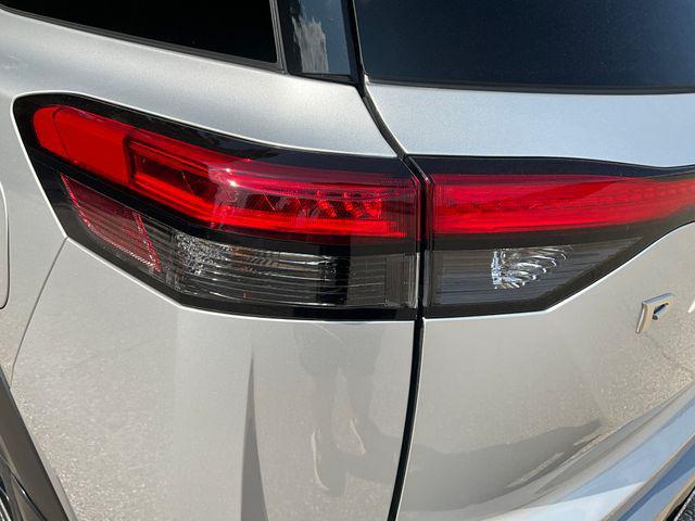 Photo of 2023 Brilliant Silver Metallic Nissan Pathfinder