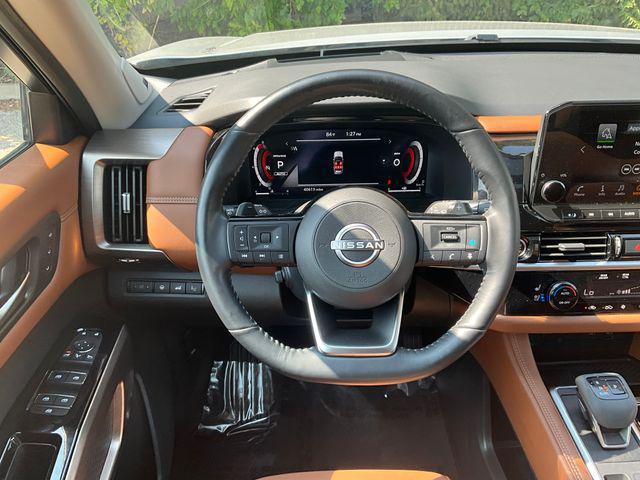 Photo of 2023 Brilliant Silver Metallic Nissan Pathfinder