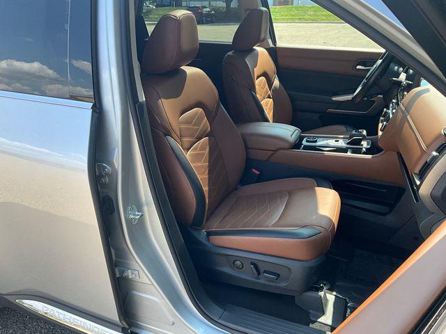 Photo of 2023 Brilliant Silver Metallic Nissan Pathfinder