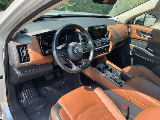 Photo of 2023 Brilliant Silver Metallic Nissan Pathfinder