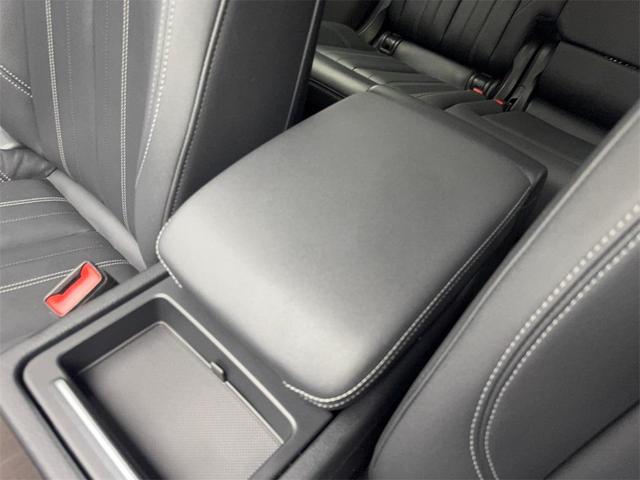 Photo of 2022 Ibis White Audi Q5