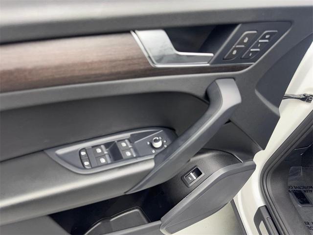 Photo of 2022 Ibis White Audi Q5