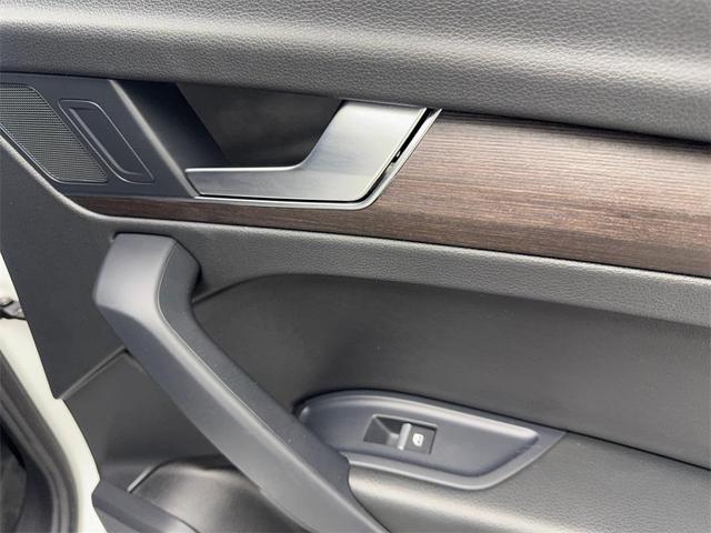 Photo of 2022 Ibis White Audi Q5